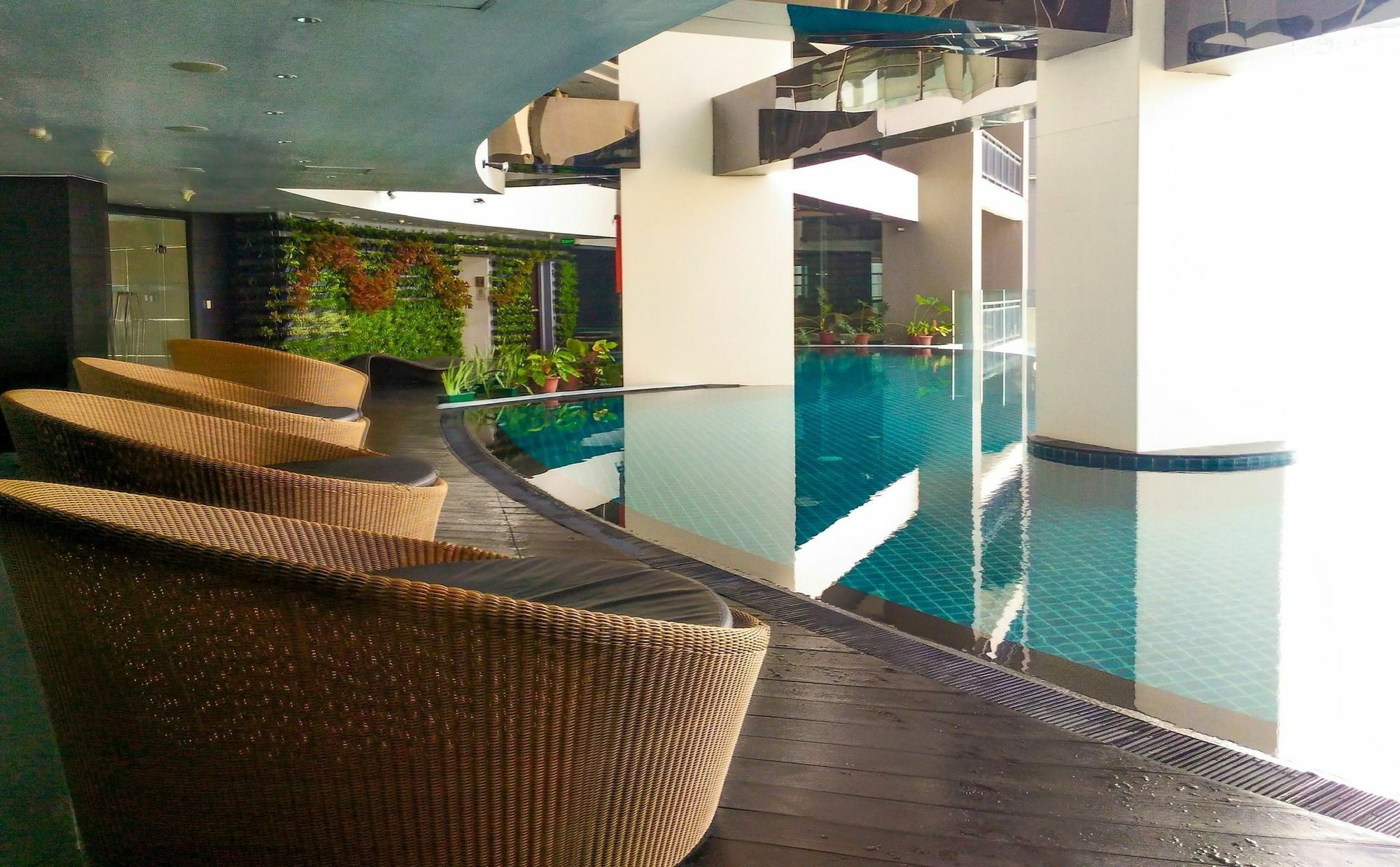 Zen Home Gramercy Residences Makati Макати Экстерьер фото