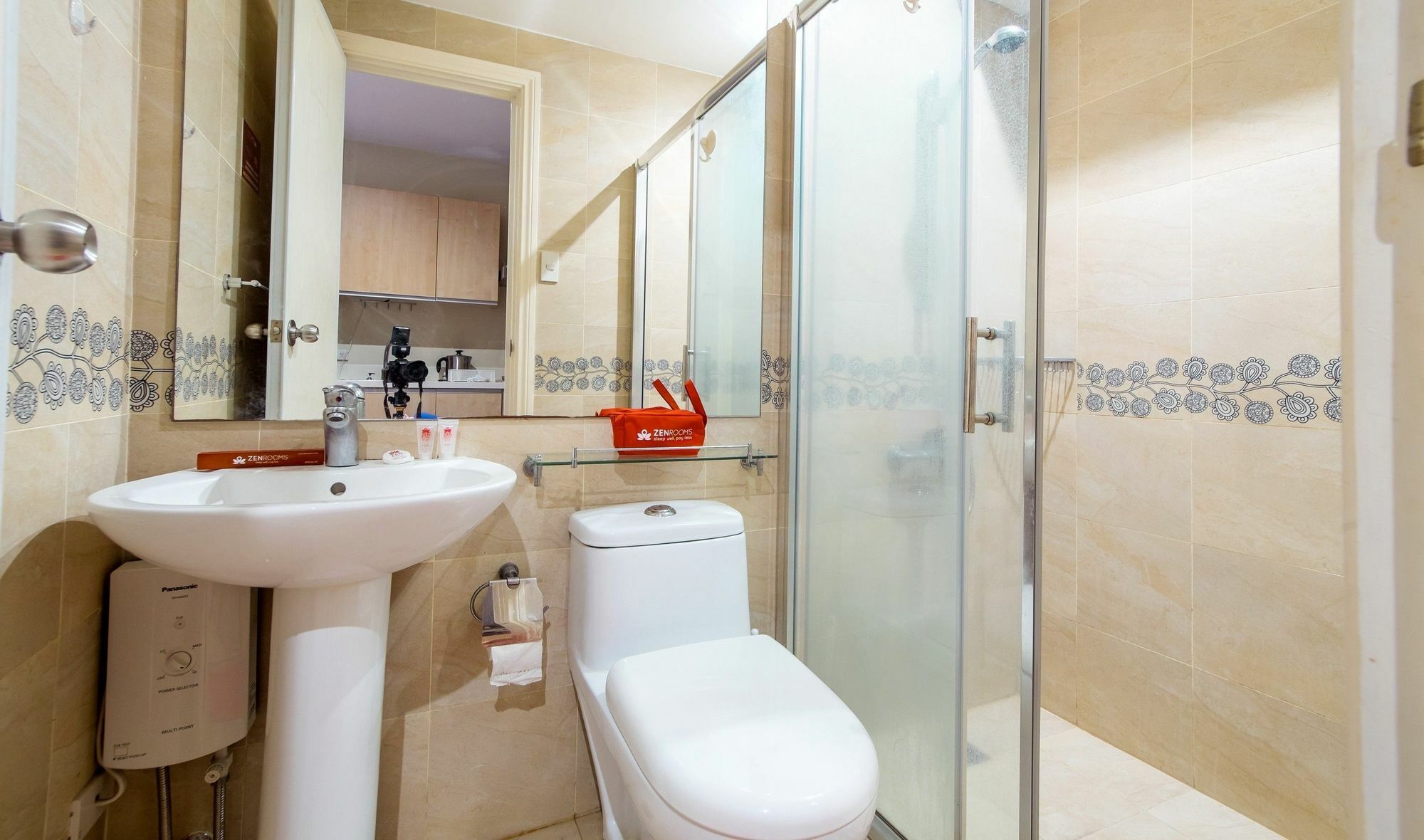Zen Home Gramercy Residences Makati Макати Экстерьер фото