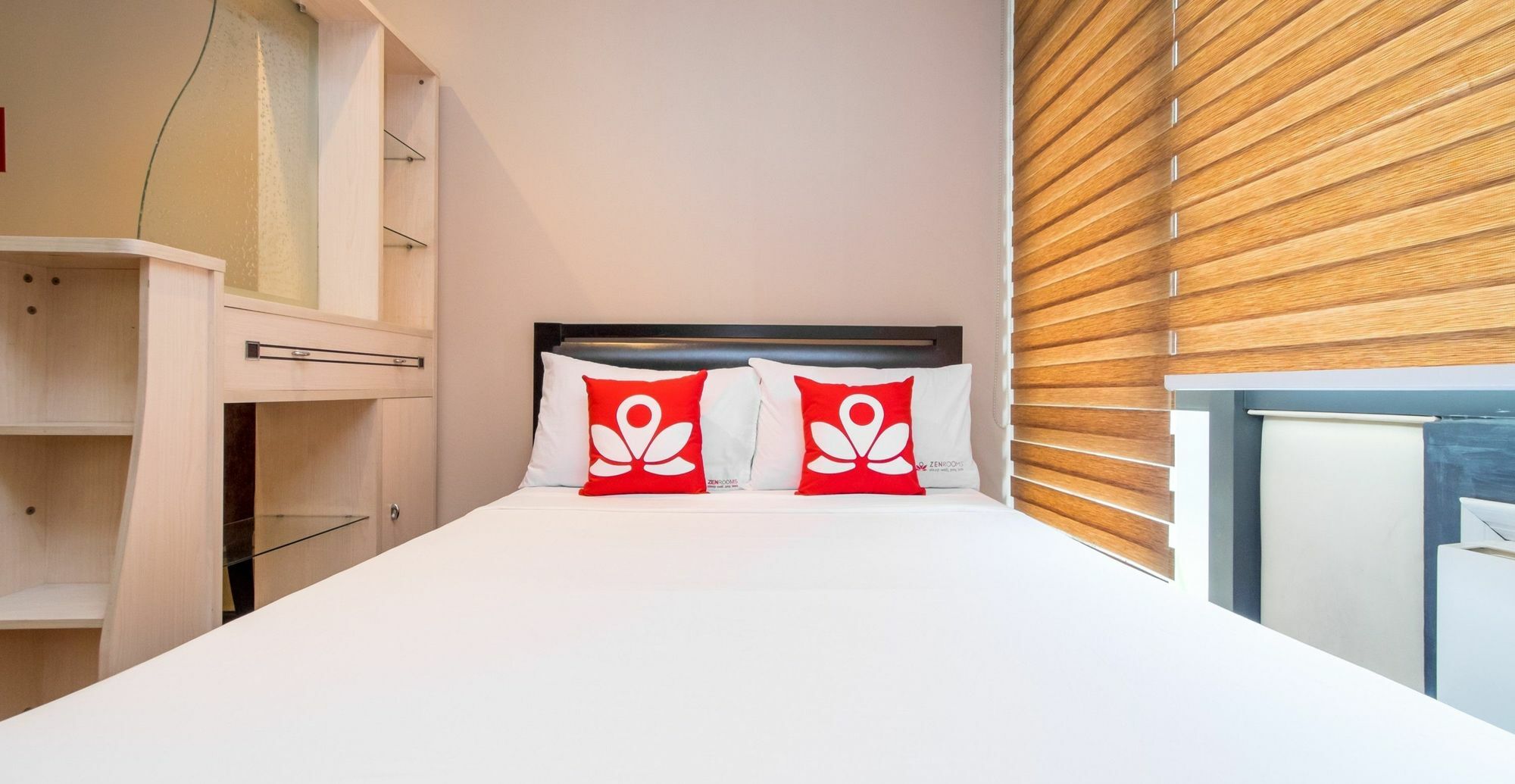 Zen Home Gramercy Residences Makati Макати Экстерьер фото